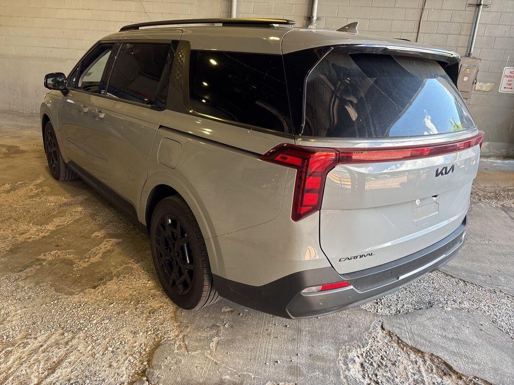 used 2025 Kia Carnival Hybrid car, priced at $44,250