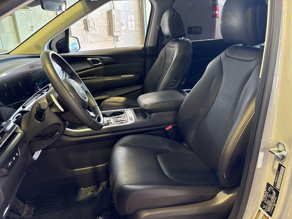 used 2025 Kia Carnival Hybrid car, priced at $44,250