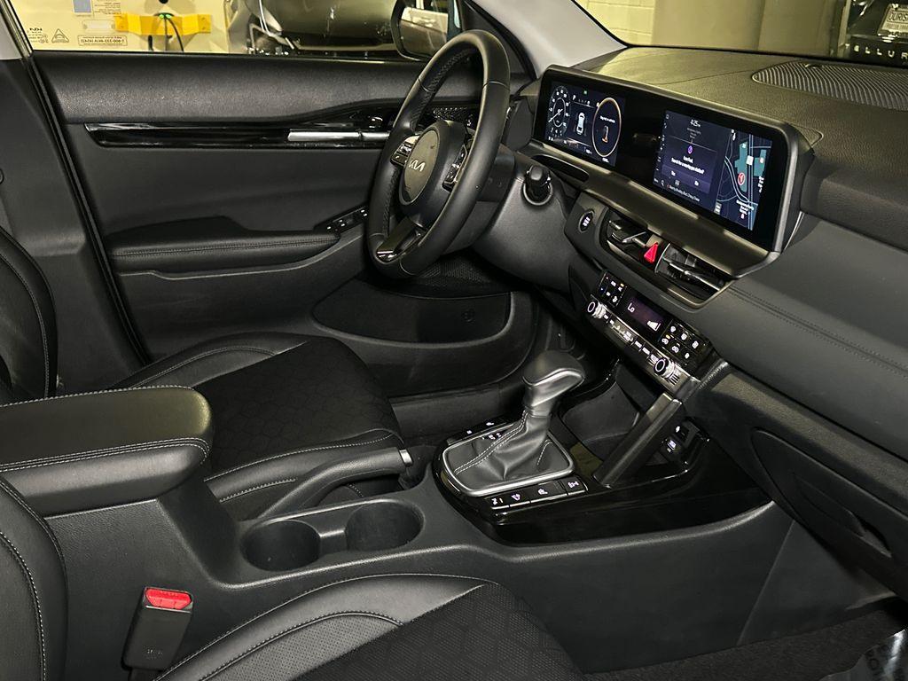 used 2025 Kia Seltos car, priced at $26,800