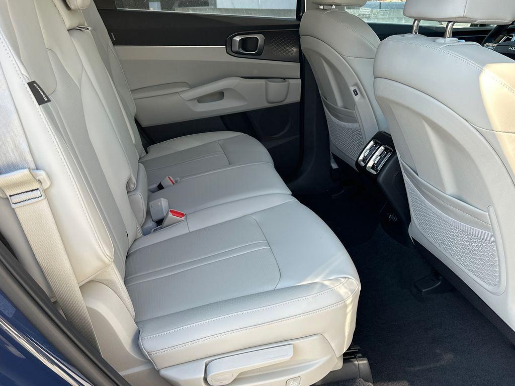 new 2026 Kia Sorento car, priced at $38,077