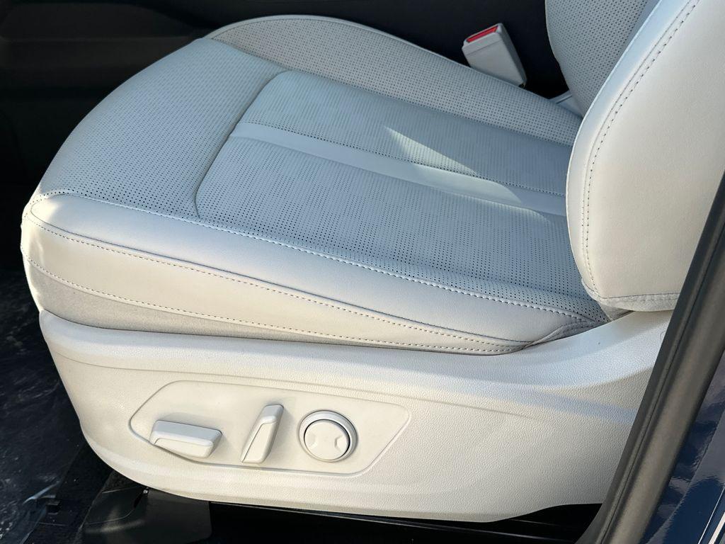 new 2026 Kia Sorento car, priced at $38,077