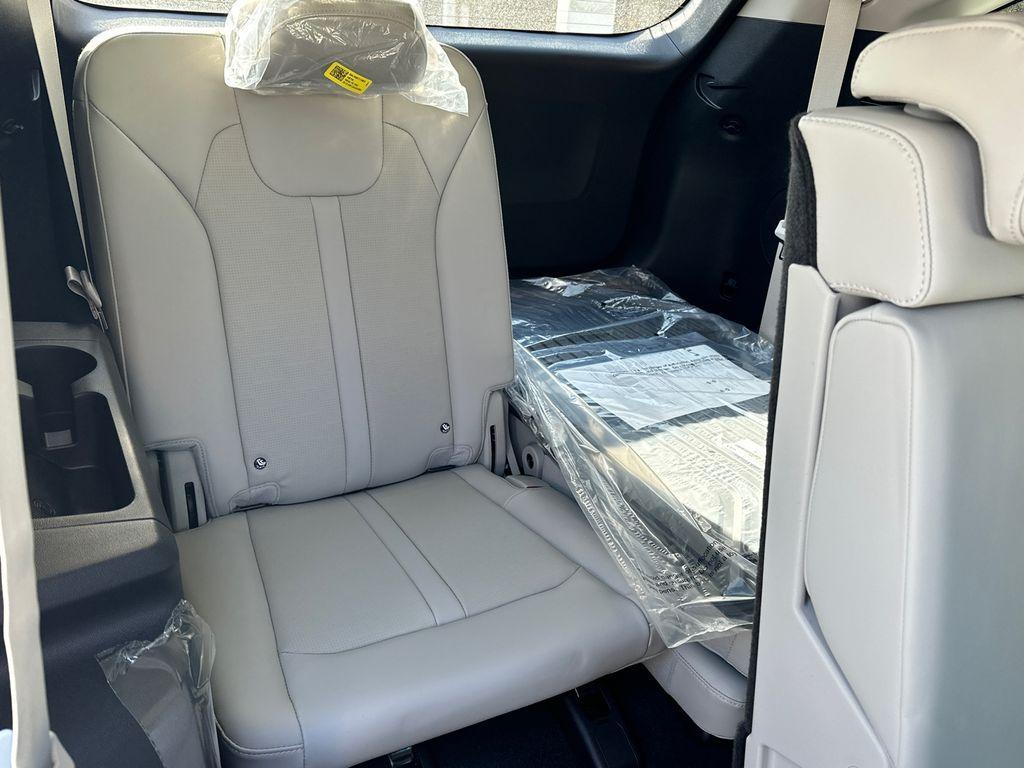 new 2026 Kia Sorento car, priced at $38,077