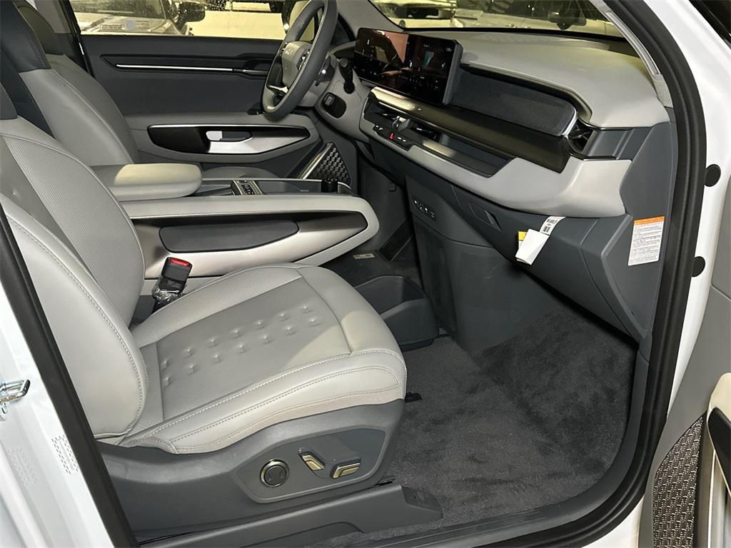 new 2026 Kia EV9 car, priced at $52,916
