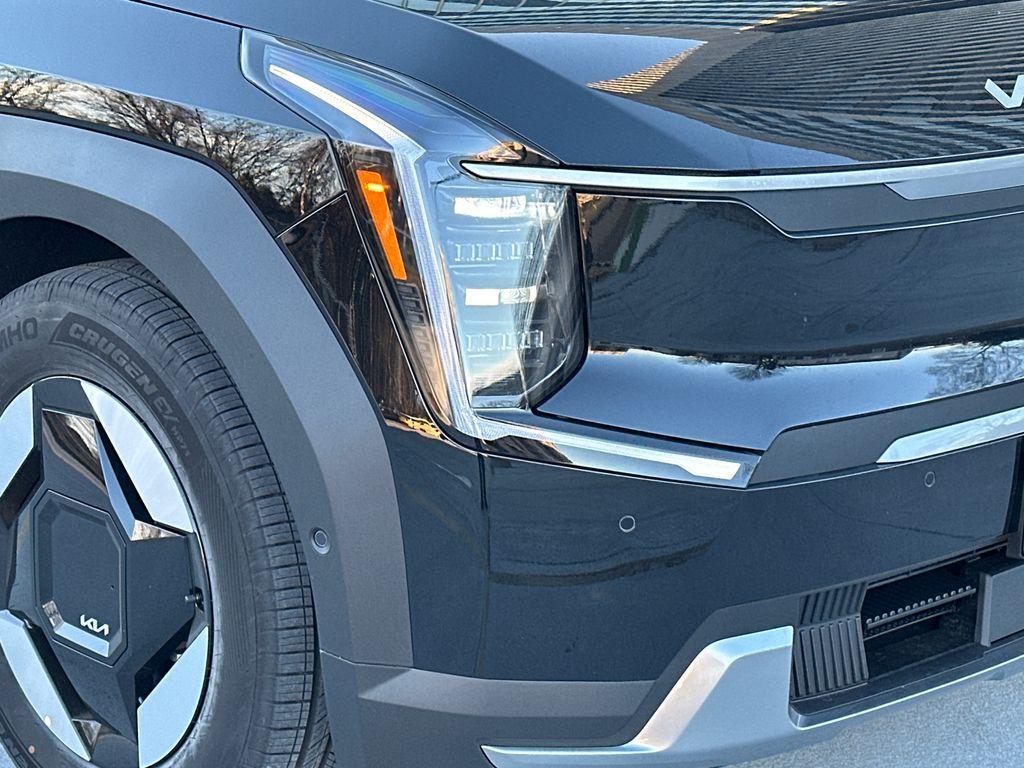 new 2026 Kia EV9 car, priced at $53,127