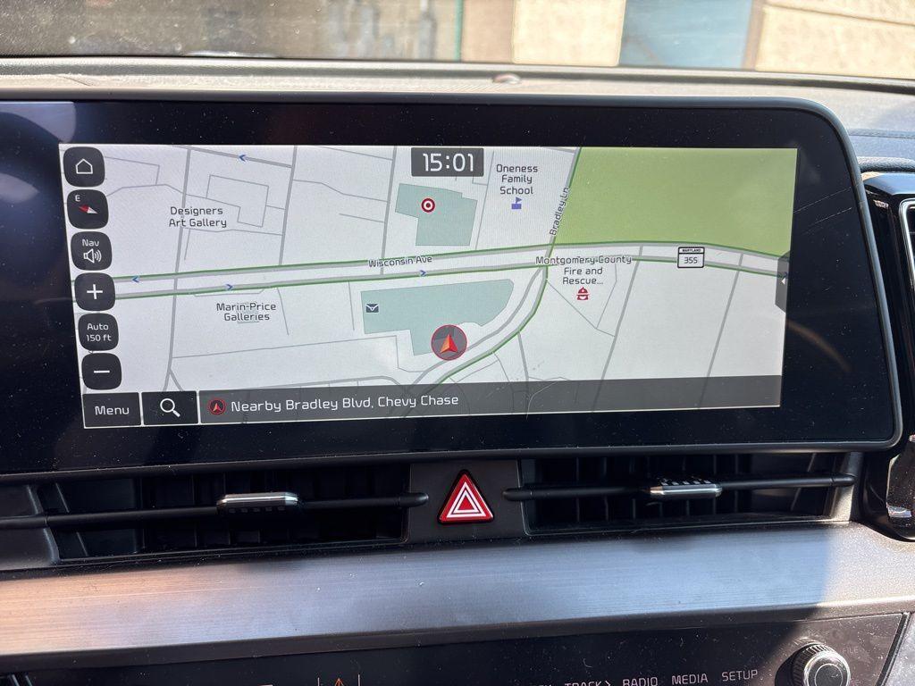 used 2024 Kia Sportage Hybrid car, priced at $30,000