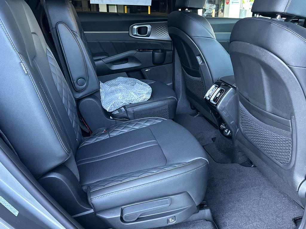 new 2026 Kia Sorento Plug-In Hybrid car, priced at $49,096