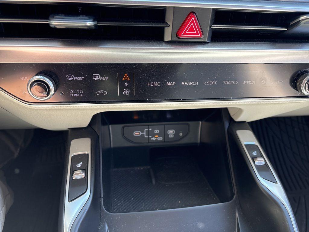 used 2025 Kia Sorento car, priced at $32,300