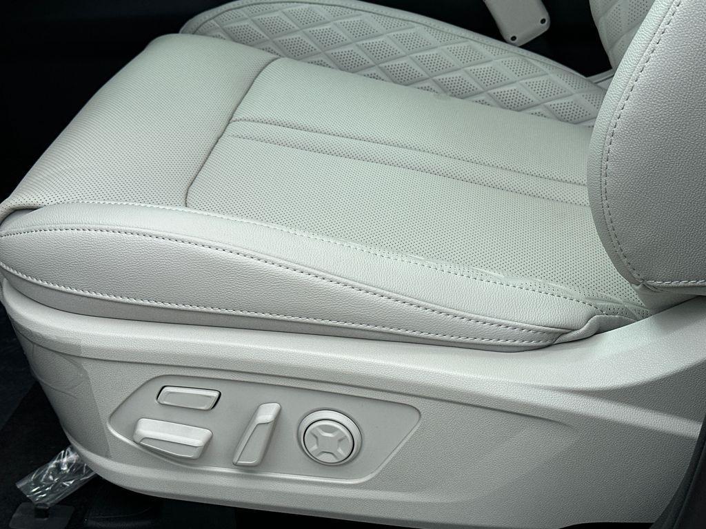 new 2026 Kia Sorento Plug-In Hybrid car, priced at $49,096