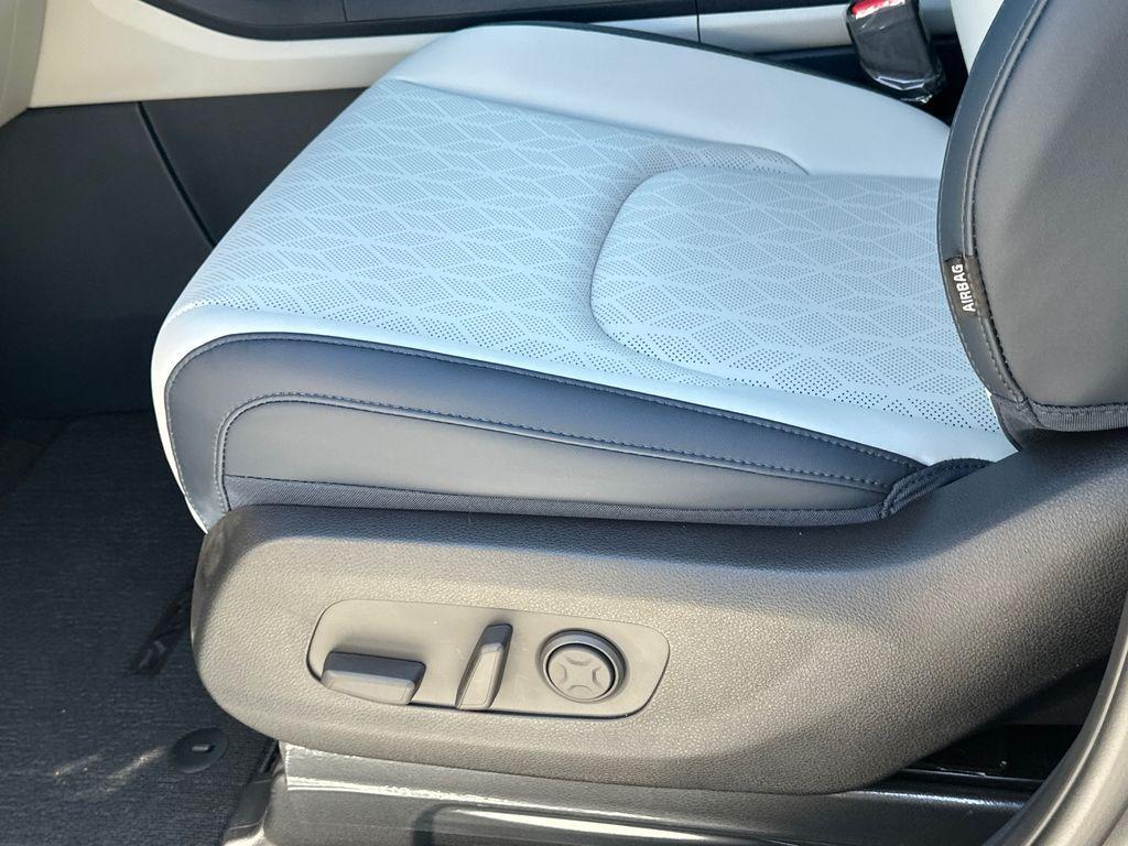 new 2026 Kia Carnival car, priced at $40,933
