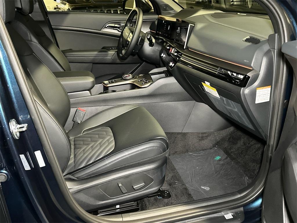 new 2026 Kia Sportage Plug-In Hybrid car, priced at $46,126