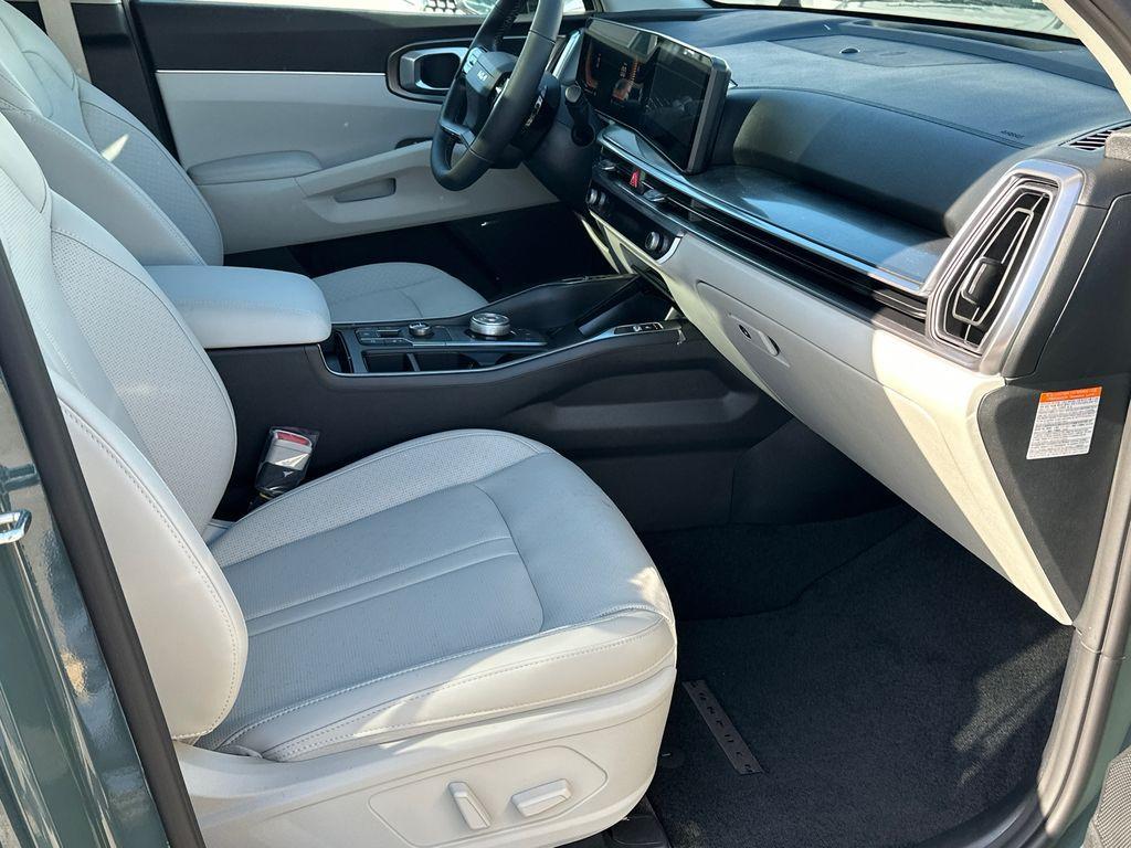 new 2026 Kia Sorento Hybrid car, priced at $43,243