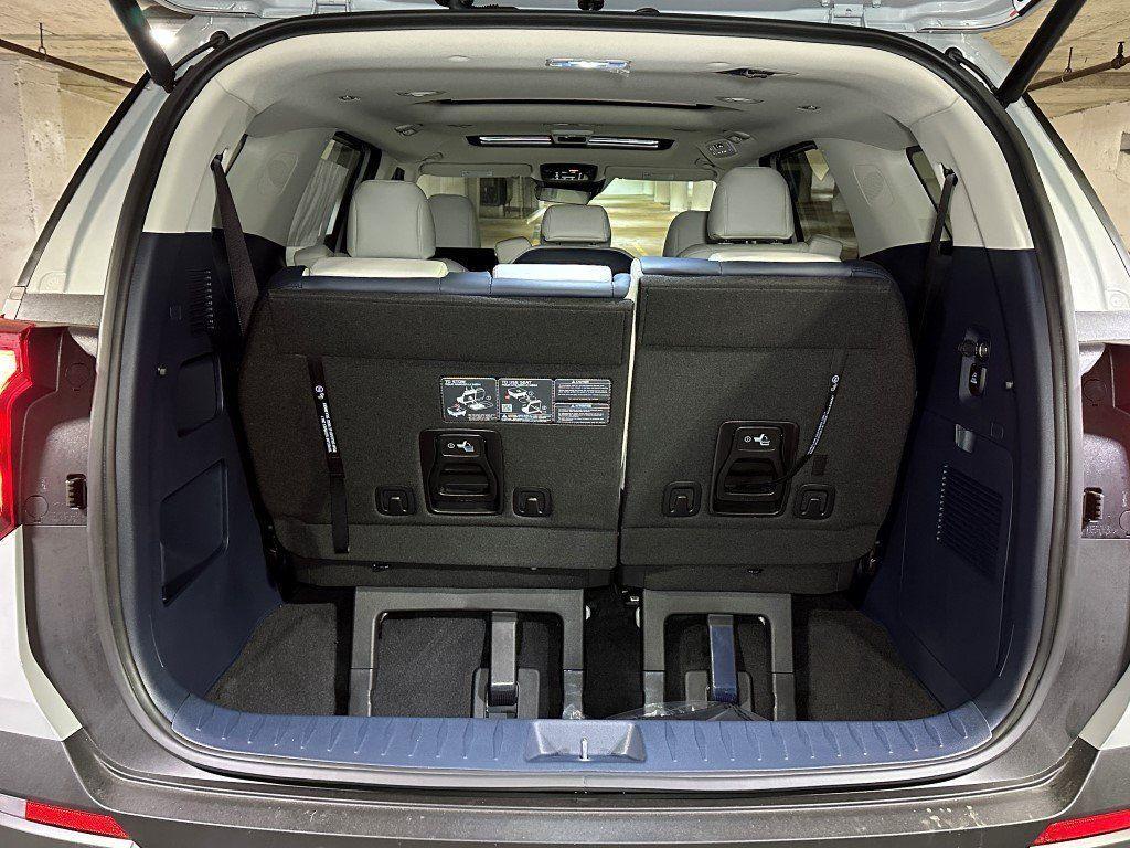 new 2025 Kia Carnival car, priced at $43,900