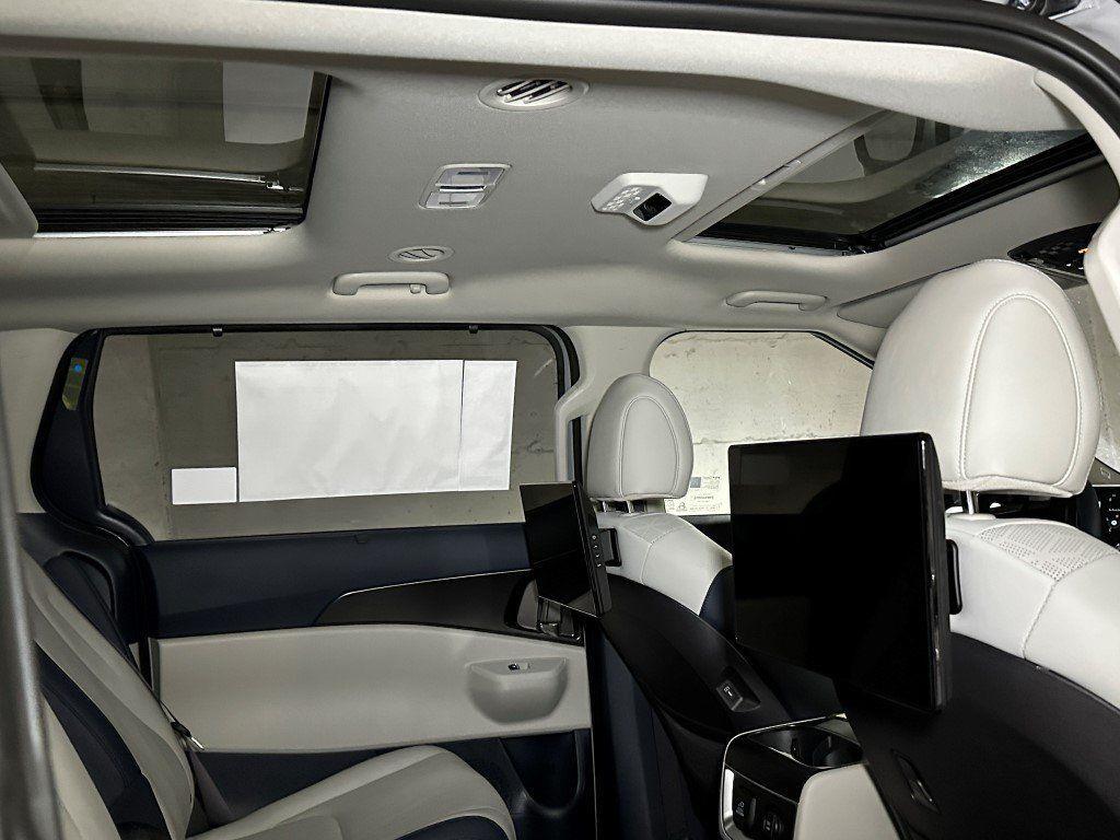 new 2025 Kia Carnival car, priced at $43,900