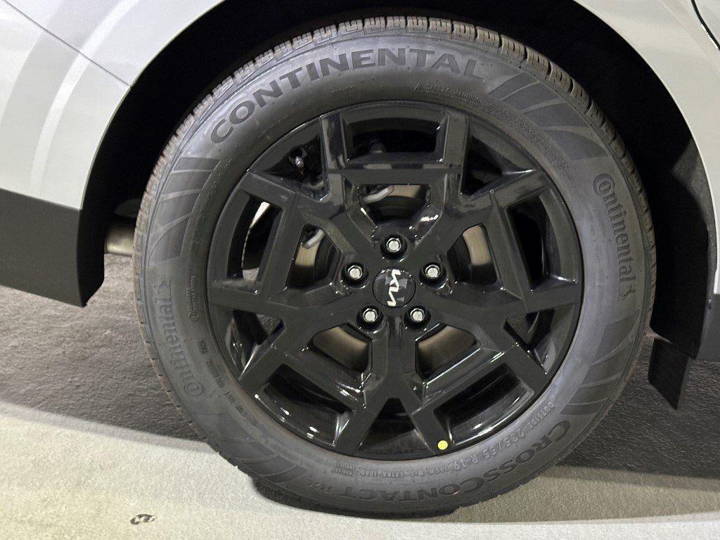 new 2025 Kia Carnival car, priced at $43,900