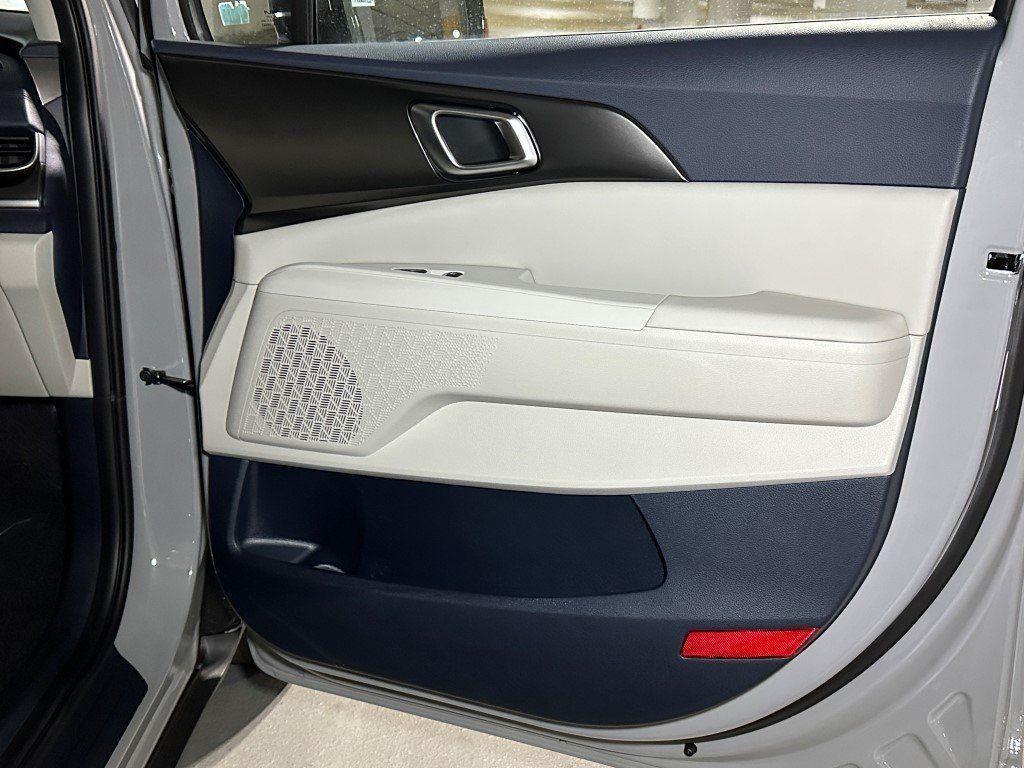 new 2025 Kia Carnival car, priced at $43,900