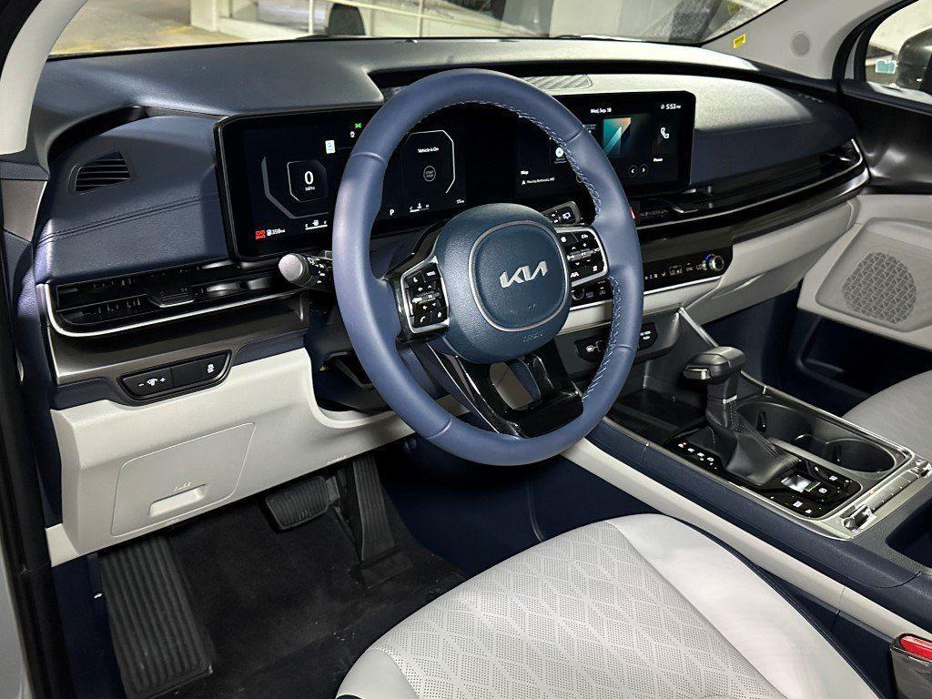 new 2025 Kia Carnival car, priced at $43,900