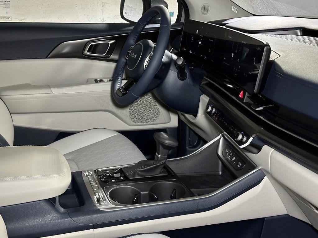 new 2025 Kia Carnival car, priced at $43,900