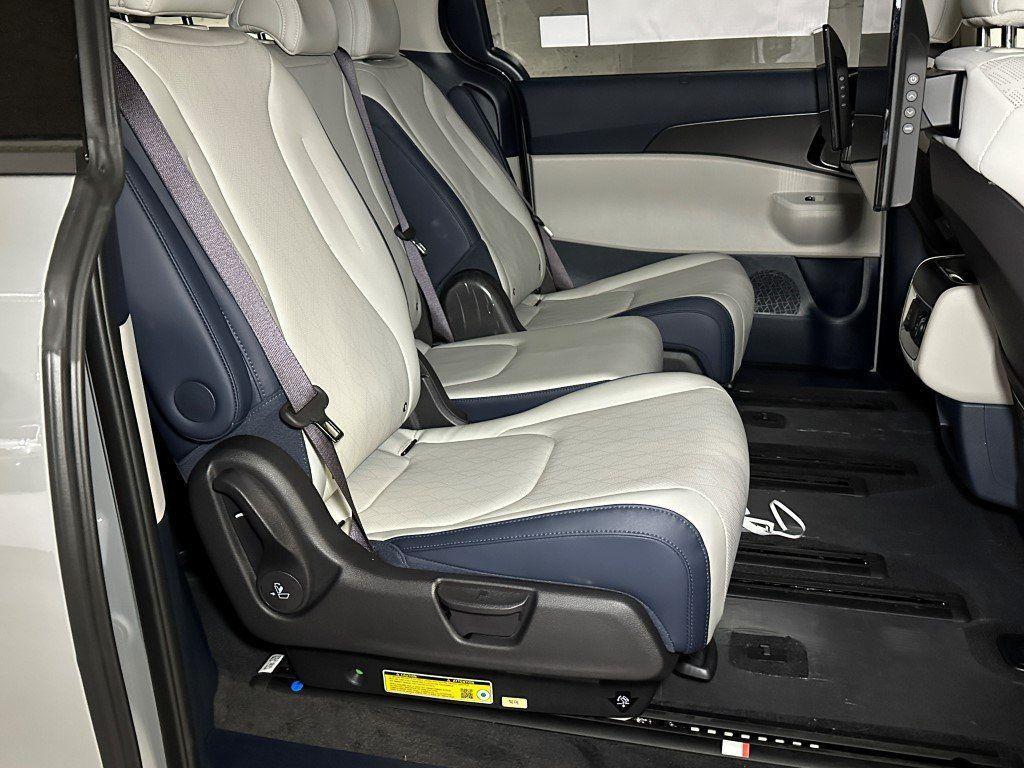 new 2025 Kia Carnival car, priced at $43,900