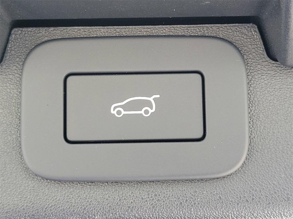 new 2025 Land Rover Discovery car, priced at $64,997