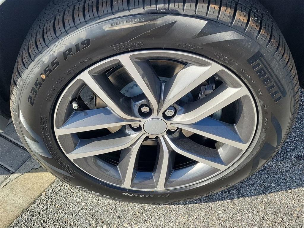 new 2025 Land Rover Discovery Sport car, priced at $49,997