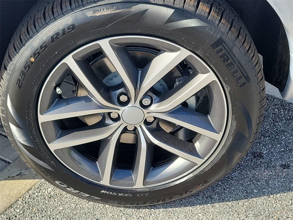 new 2025 Land Rover Discovery Sport car, priced at $49,997