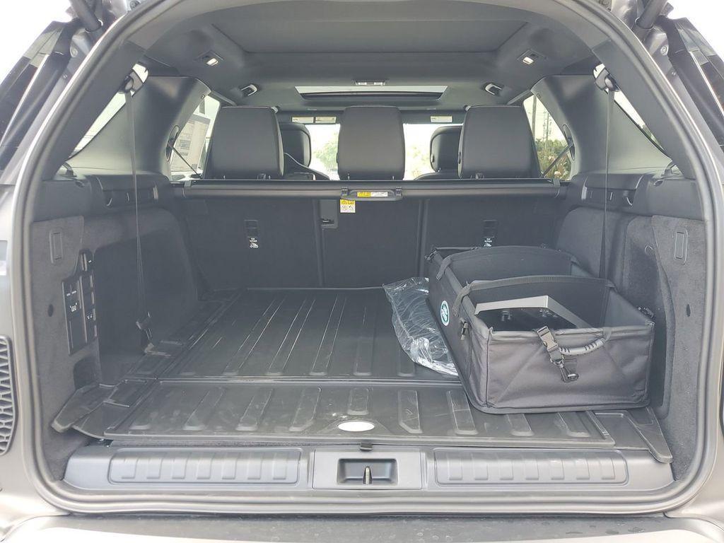 new 2025 Land Rover Discovery car, priced at $64,470