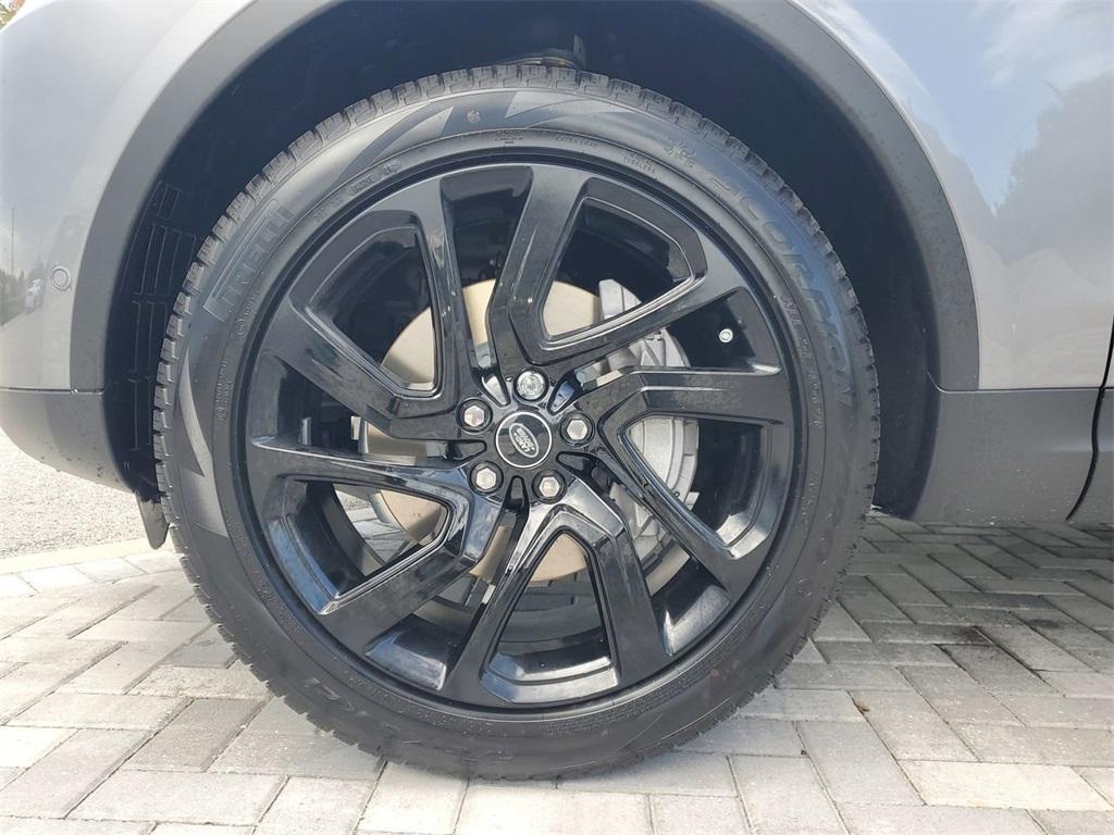 new 2025 Land Rover Discovery car, priced at $64,470