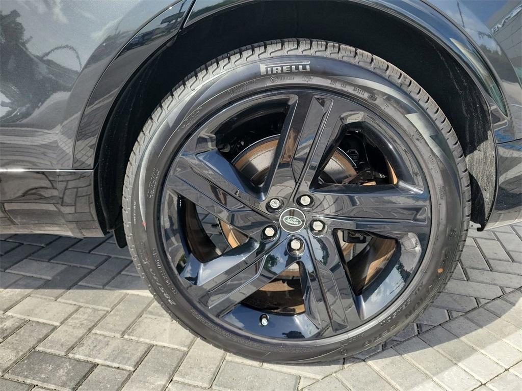 new 2025 Land Rover Discovery car, priced at $79,997