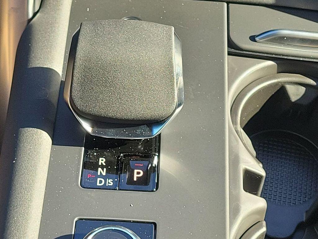 new 2026 Land Rover Discovery car, priced at $79,026