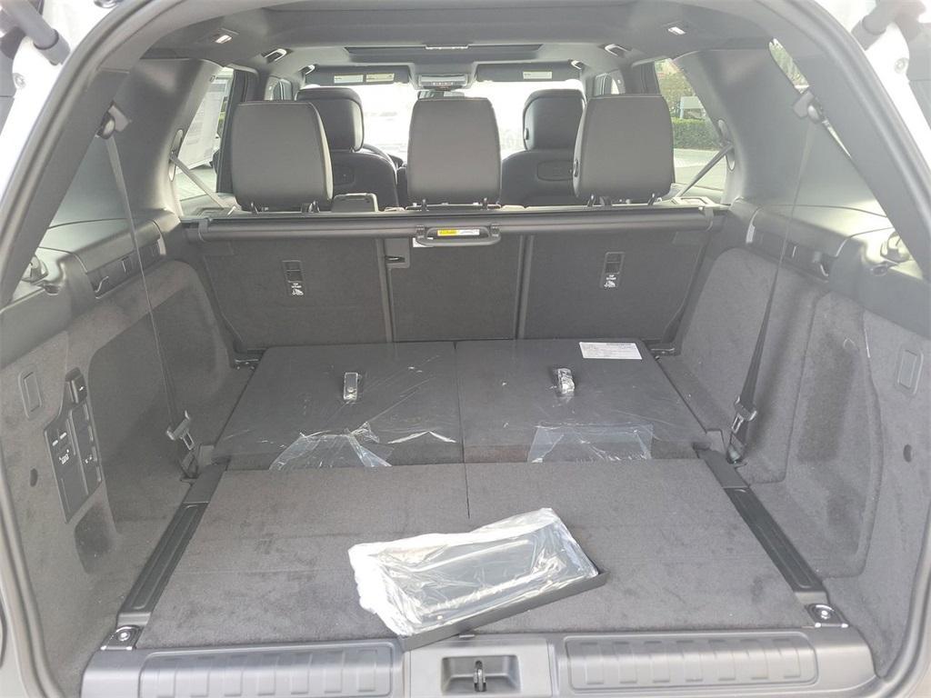 new 2025 Land Rover Discovery car, priced at $59,997