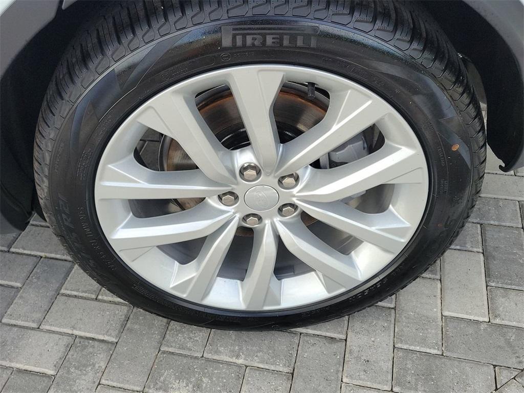 new 2025 Land Rover Discovery car, priced at $59,997