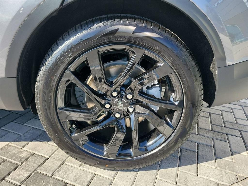 new 2025 Land Rover Discovery car, priced at $64,997
