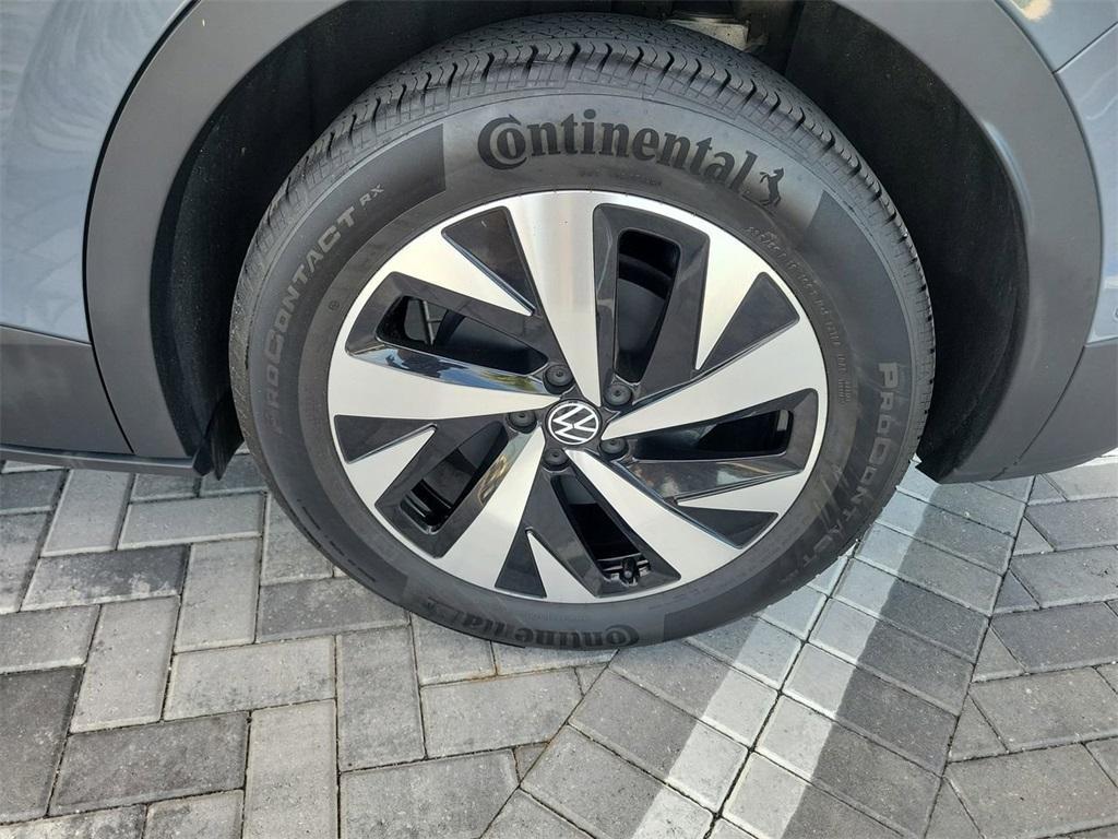 used 2024 Volkswagen ID.4 car, priced at $19,997