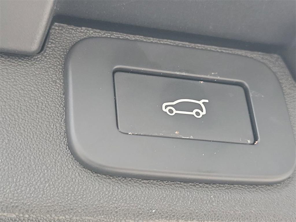 used 2023 Land Rover Discovery car, priced at $34,997