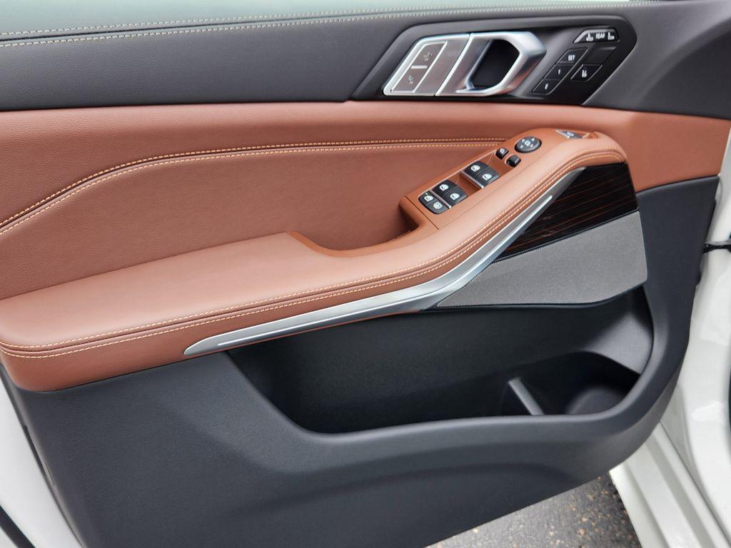 new 2027 BMW X7 car, priced at $102,679