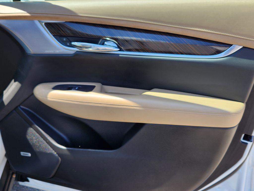 used 2024 Cadillac XT6 car, priced at $46,811