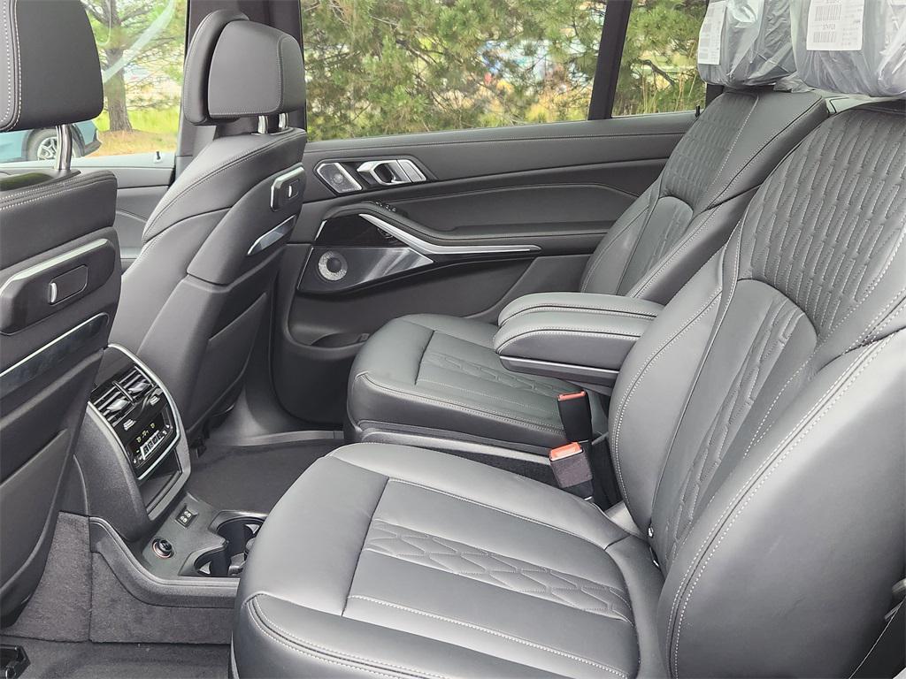 new 2026 BMW X7 car, priced at $111,204