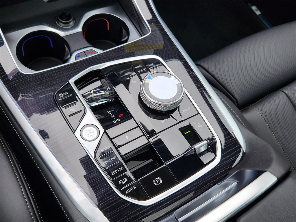 new 2026 BMW X7 car, priced at $111,204