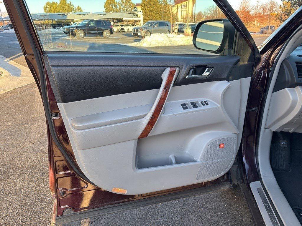 used 2012 Toyota Highlander car, priced at $12,996