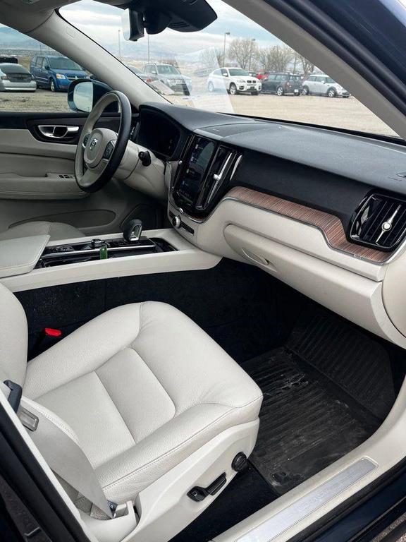 used 2022 Volvo XC60 Recharge Plug-In Hybrid car, priced at $32,476