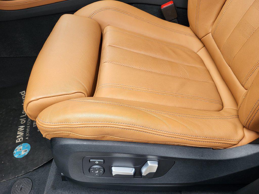 BMW X7 view 10