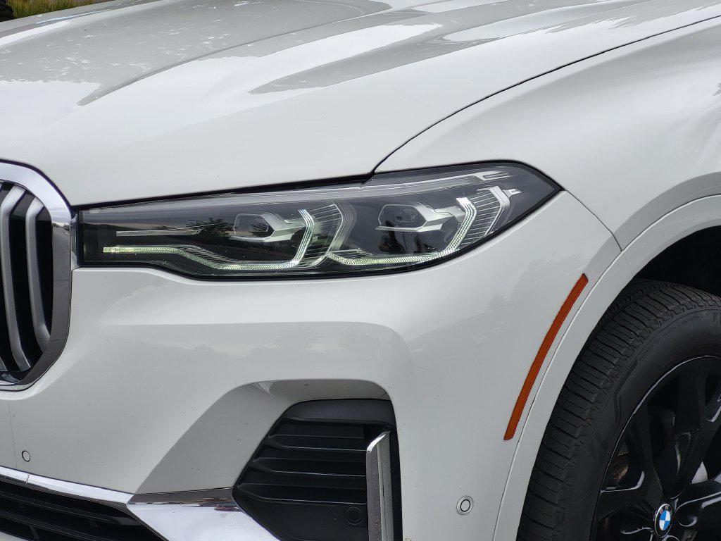 BMW X7 view 7