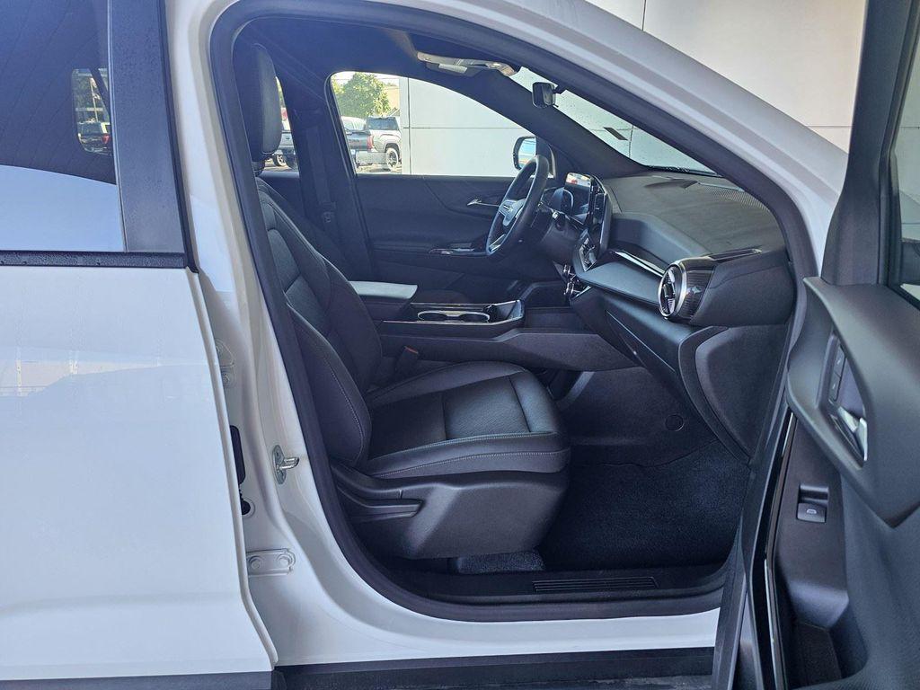 used 2025 Chevrolet Equinox car, priced at $25,990