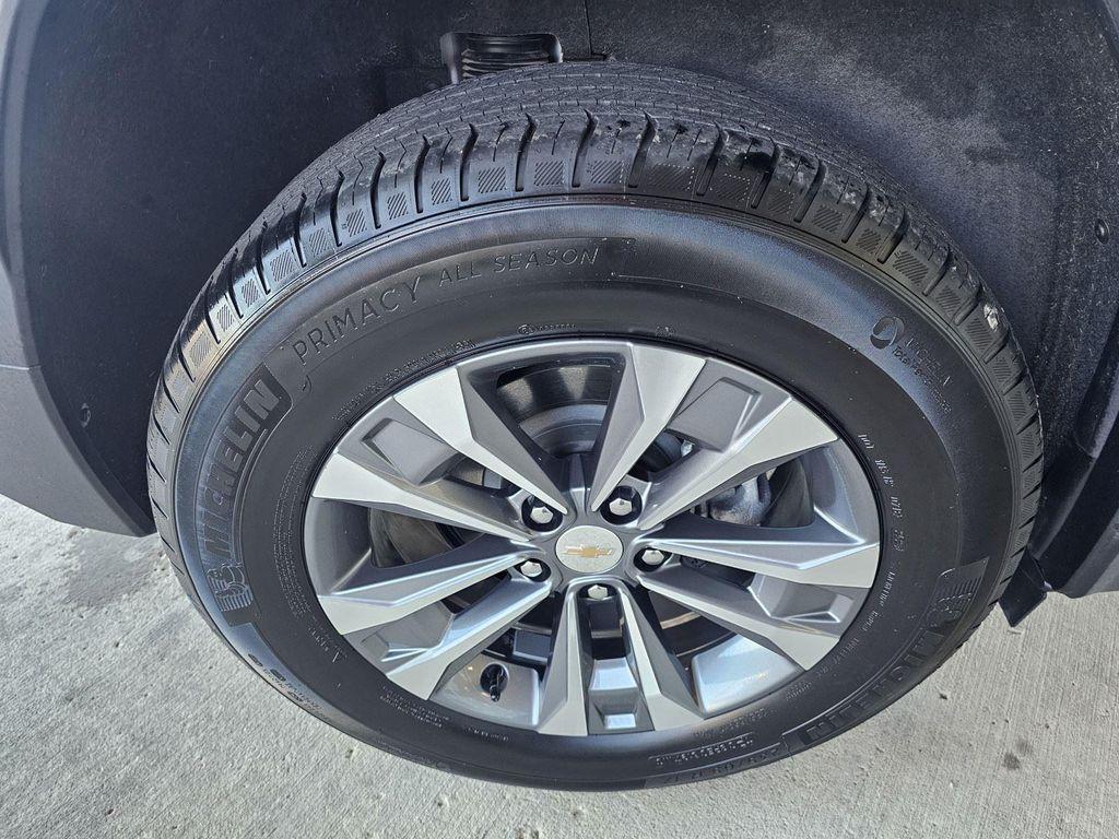 used 2025 Chevrolet Equinox car, priced at $25,990