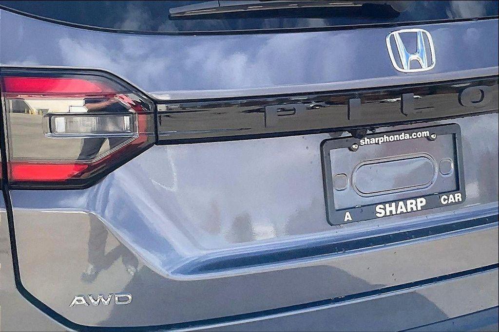 new 2025 Honda Pilot car, priced at $44,695