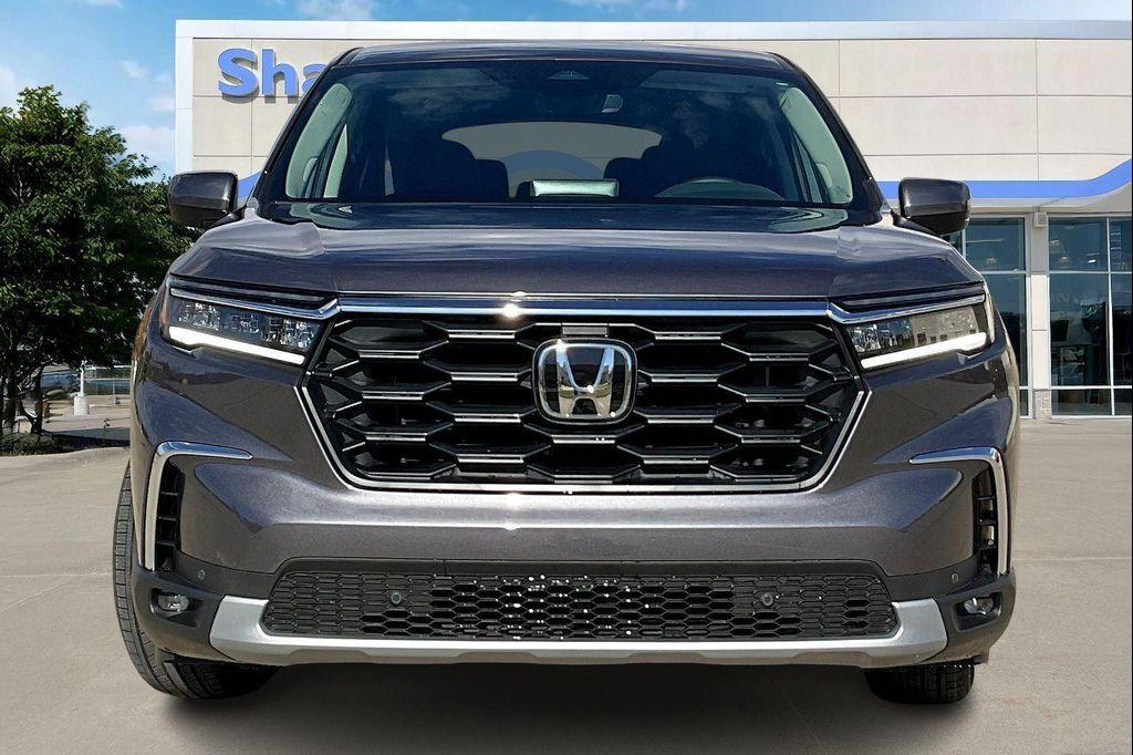new 2025 Honda Pilot car, priced at $44,695