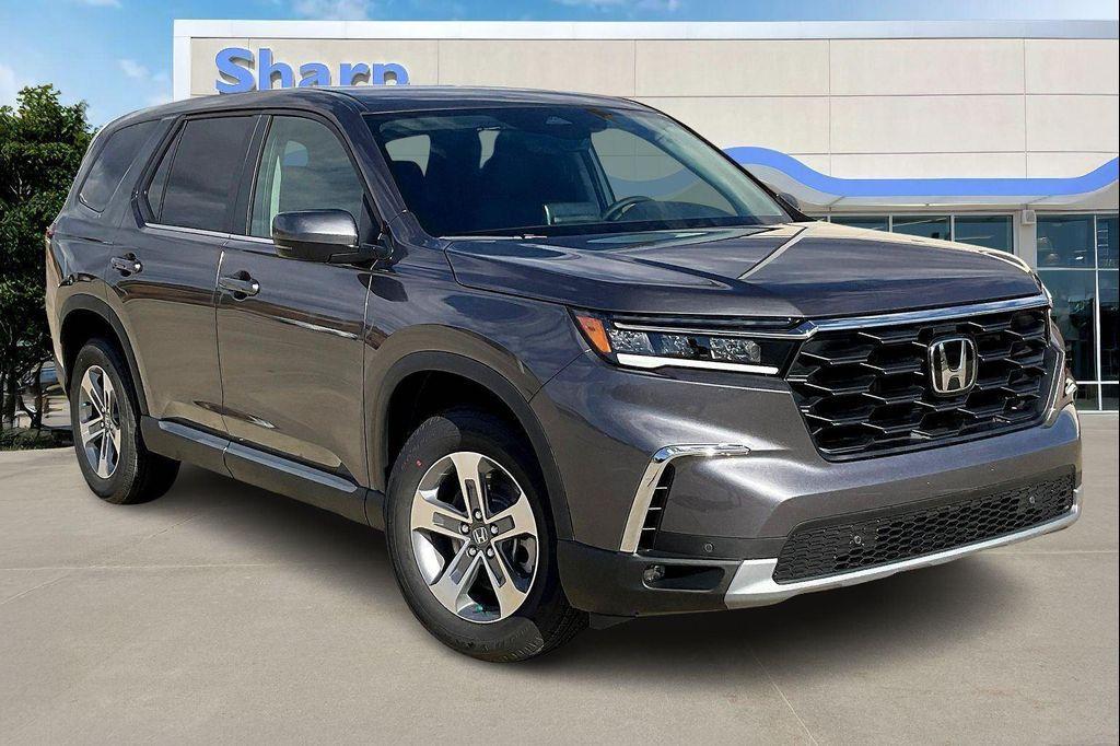 new 2025 Honda Pilot car, priced at $44,695