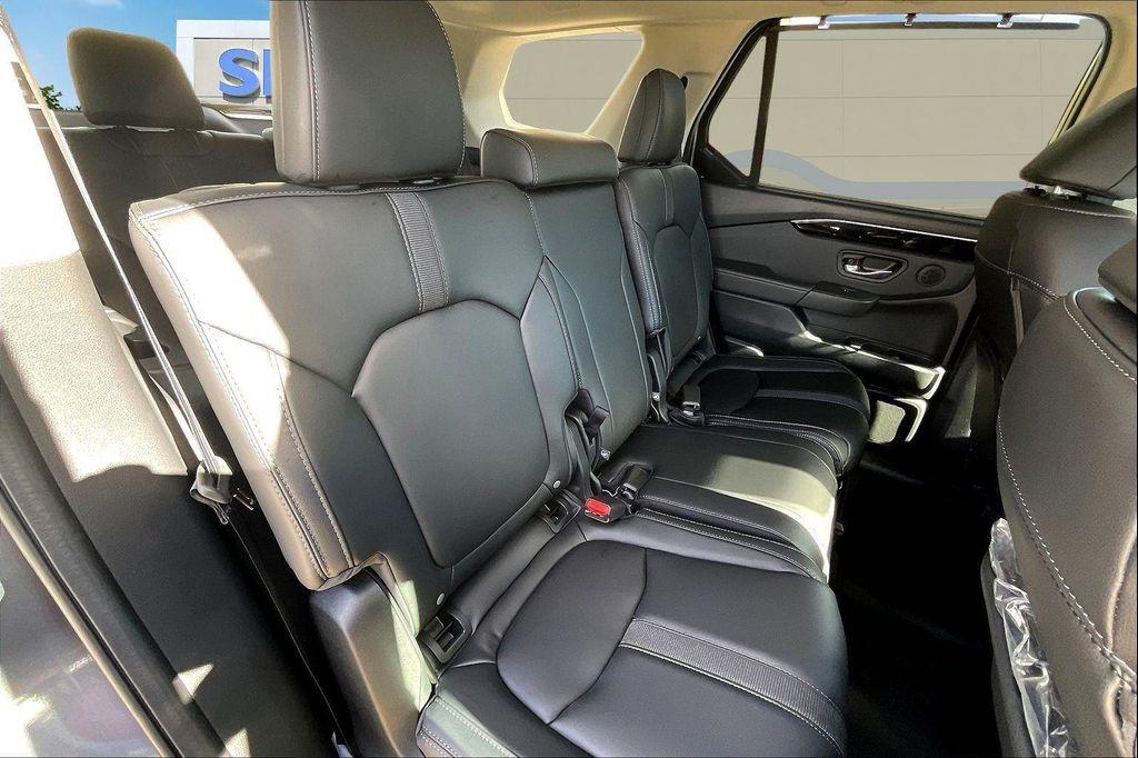 new 2025 Honda Pilot car, priced at $44,695