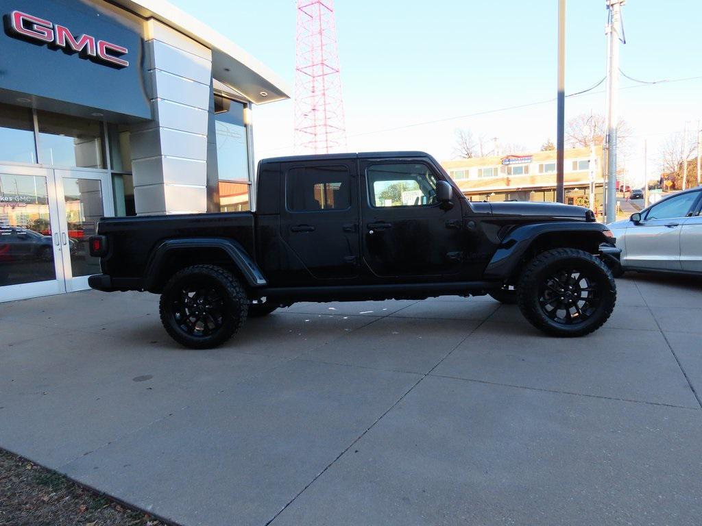 used 2025 Jeep Gladiator car, priced at $38,000