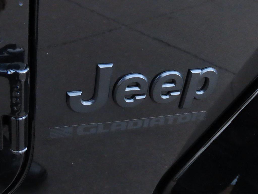used 2025 Jeep Gladiator car, priced at $38,000